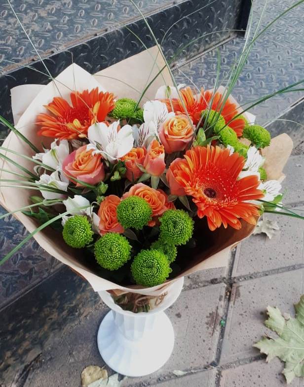 Букет цветов из: Герберы, Хризантемы, Альстромерии и Розы в Дальнереченске
