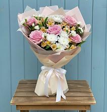 Букет цветов из:  Гвоздики, Орхидеи и Розы в Дальнереченске