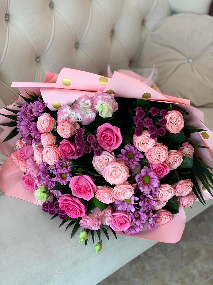 Букет цветов из: Хризантемы, Розы и Лизиантусы в Дальнереченске