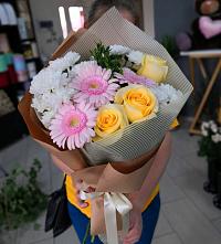 Букет цветов из:  Герберы, Розы и Хризантемы в Дальнереченске