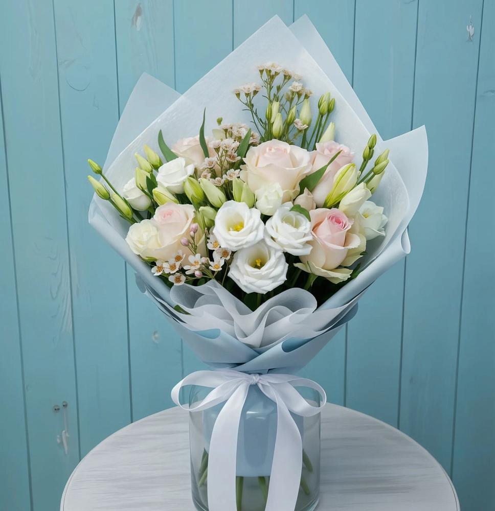 Букет цветов из: Розы и Лизиантусы в Дальнереченске