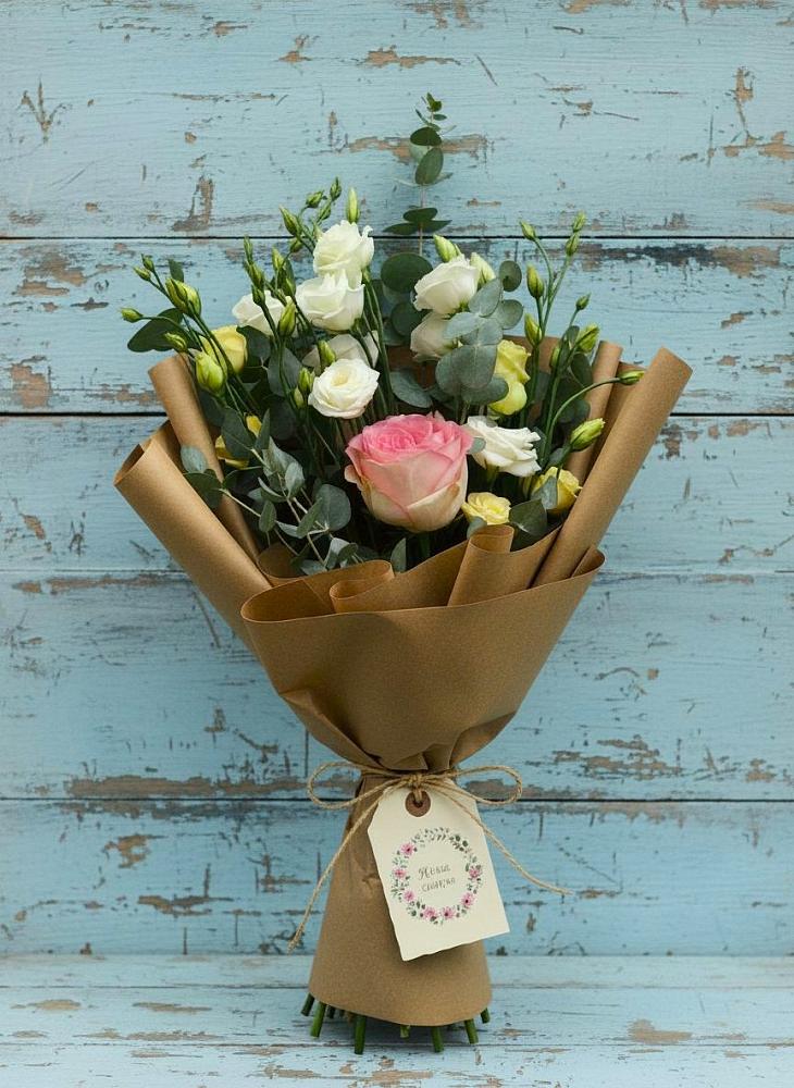 Букет цветов из: Розы и Лизиантусы в Дальнереченске