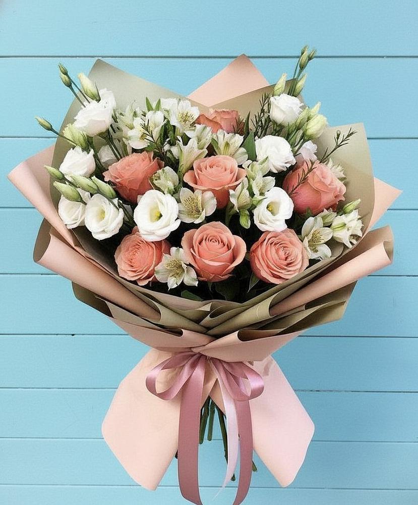 Букет цветов из: Розы, Альстромерии и Лизиантусы в Дальнереченске