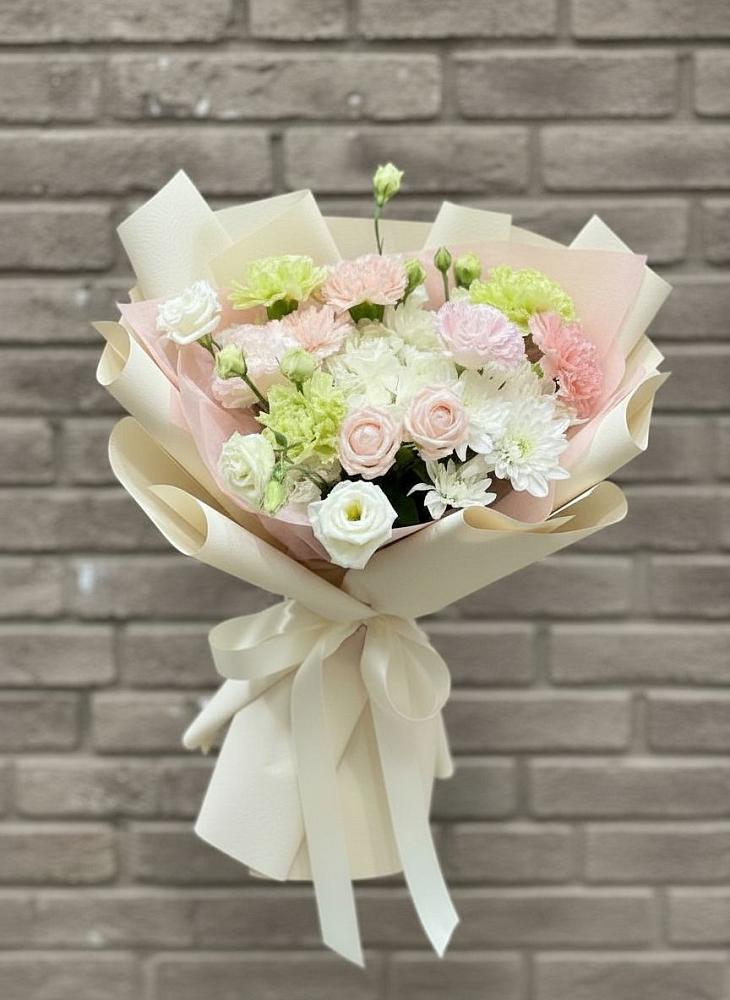 Букет цветов из: Гвоздики, Розы, Лизиантусы и Хризантемы в Дальнереченске