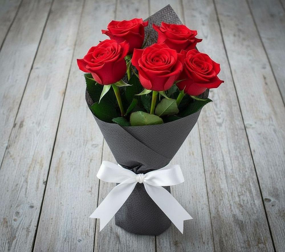 Букет 5 Красных роз Эдлесс Лав в Дальнереченске