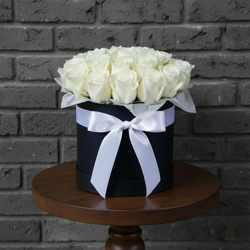 Цветочная композиция из Розы в шляпной коробке в Дальнереченске