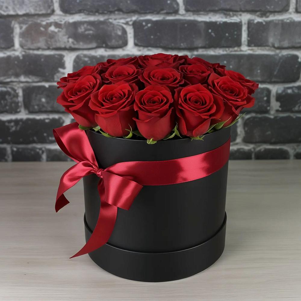 Цветочная композиция из Розы в шляпной коробке в Дальнереченске