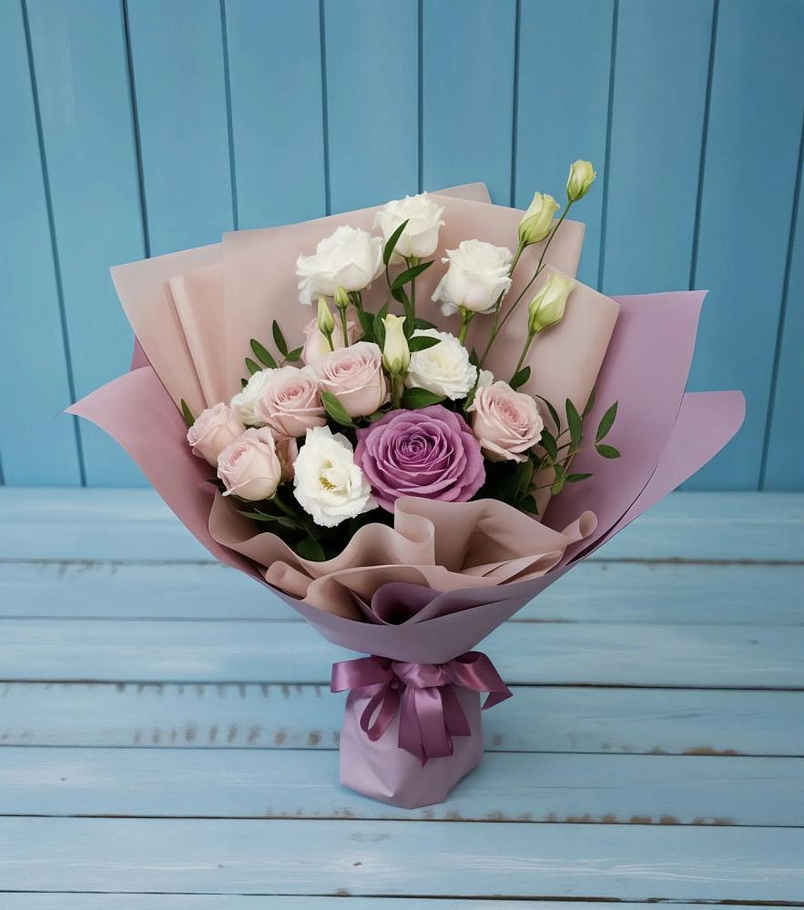 Букет цветов из: Розы и Лизиантусы в Дальнереченске